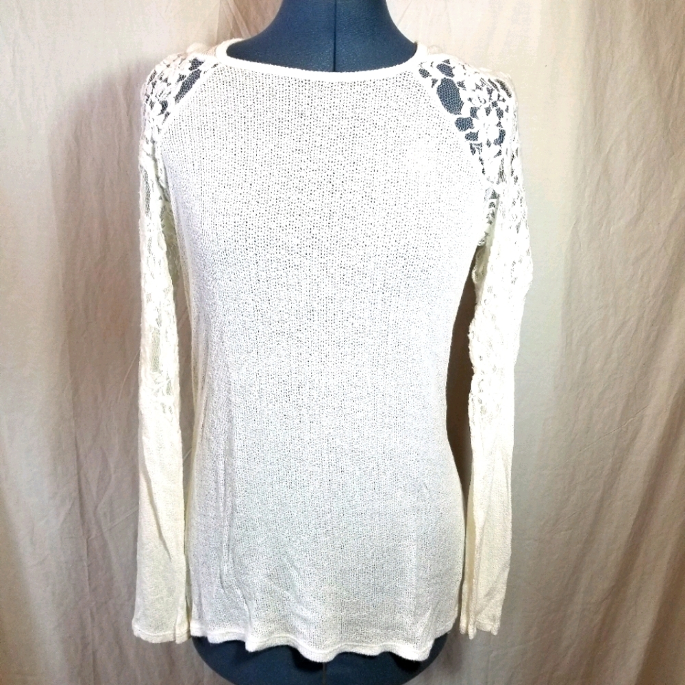 TParty Off White Lace Top Hoodie